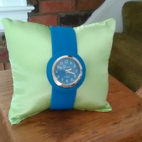 Slap Band Watch - Picture 3 of 6